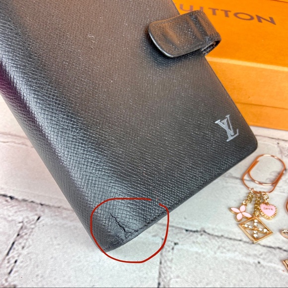 Louis Vuitton MM SIZE black taiga leather agenda planner with paper clips - Picture 9 of 15